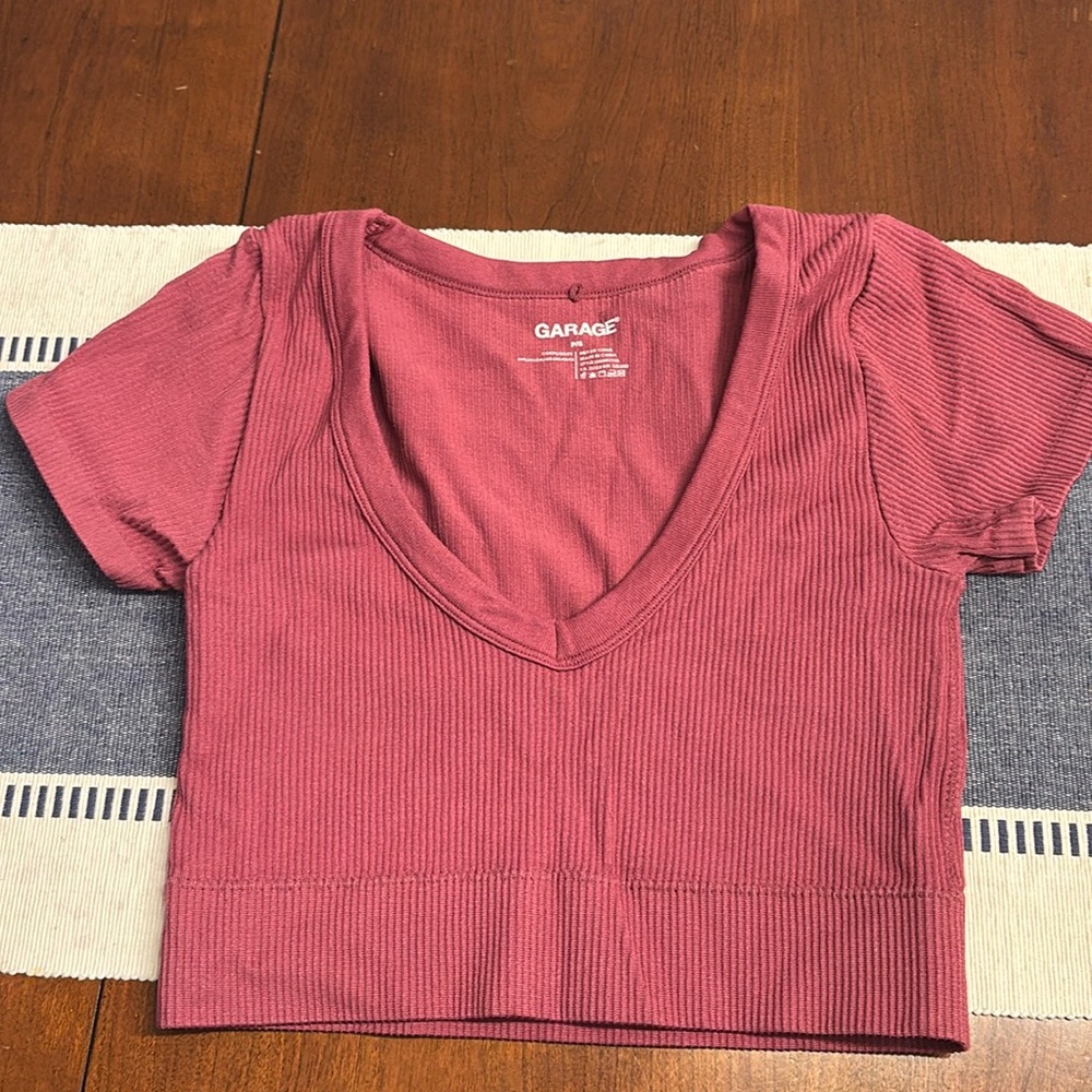Garage brand v-neck top
maroon color 
size P/S